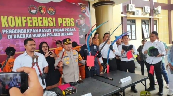 Live Medsos Cari Lawan, Geng Motor di Serang Tentang Celurit di Jalanan, Dua Orang jadi Korban