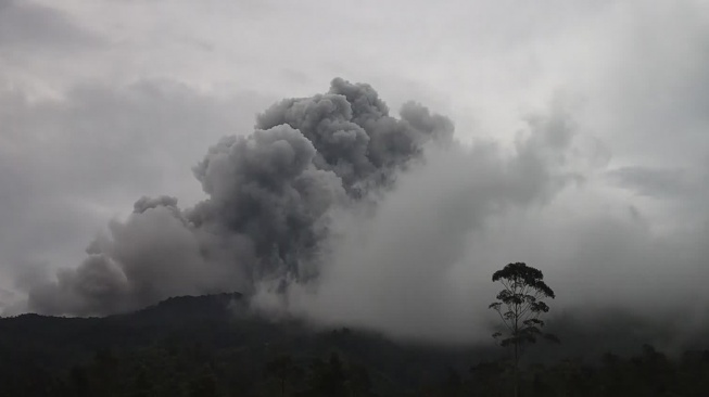 Gunung Merapi Semburkan 86 Kali Guguran Lava, Kubah Lava Berubah Signifikan