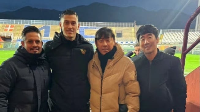 Kunjungi Negara Italia, Shin Tae-yong Pantau Jay Idzes di Klubnya