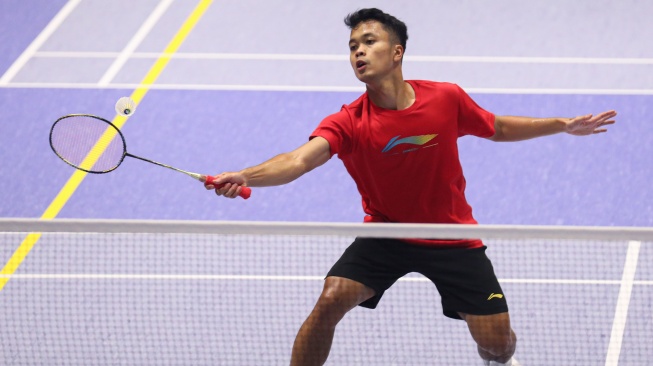 Pebulutangkis tunggal putra Indonesia Anthony Sinisuka Ginting melakukan latihan jelang Jelang French Open 2024. (dok.PBSI)