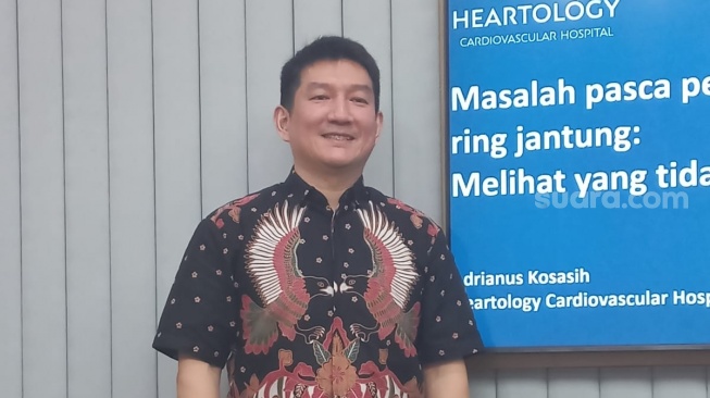 dr. Adrianus Kosasih, Sp.JP(K) Dokter Spesialis Jantung dan Pembuluh Darah di Heartology Hospital. (Suara.com/Vania)