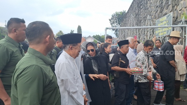 Kesedihan Susi Pudjiastuti, Jusuf Hamka hingga Jusuf Kalla di Pemakaman Solihin GP