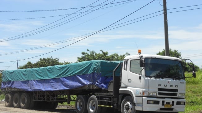 Sektor yang dilayani PT Turangga Tristar Transindo adalah pengiriman semen skala korporasi [PT Wahana Makmur Sejati]