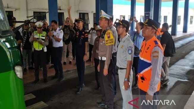 Operasi Keselamatan Candi di Terminal Tirtonadi: 5 Bus Ditilang, 1 Dikandangkan