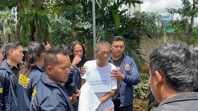 Kim Dal Jong, warga negara Korea Selatan, tersangka pembunuhan petugas Imigrasi bernama Tri Fattah Firdaus (28) di Ciledug, Jakarta Barat. [Suara.com/Yasir]