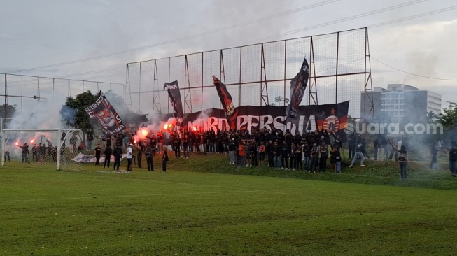 Jelang Lawan Persib, Jakmania Geruduk Latihan Persija Tuntut Tiga Poin