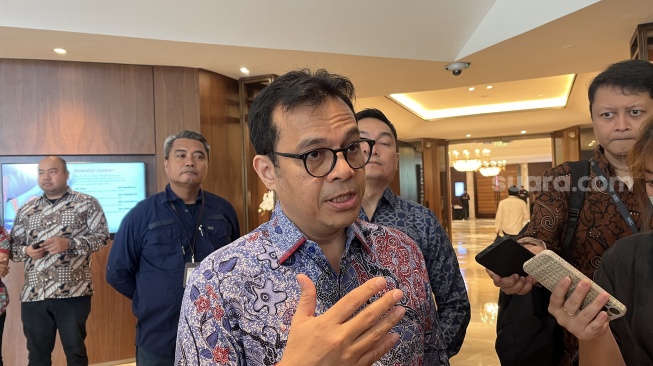 Wamenkominfo Nezar Patria saat ditemui di Grand Hyatt, Jakarta, Rabu (6/3/2024). [Suara.com/Dicky Prastya]