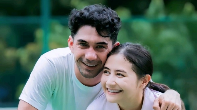 Potret Mesra Reza Rahadian dan Prilly Latuconsina (TikTok)