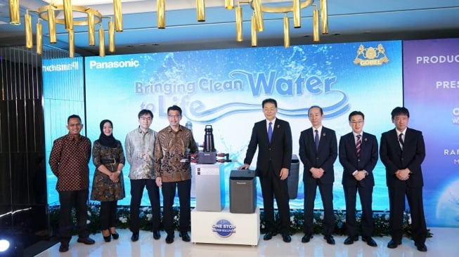 Peluncuran Water Solutions Business berupa produk Panasonic Water Purification System tipe FP-15AM1 oleh PT Panasonic Gobel Indonesia (PGI) [PT PGI].