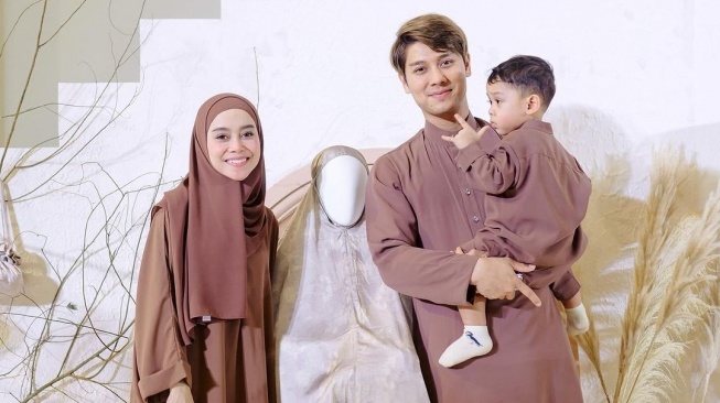 Inspirasi Baju Lebaran Earth Tone Ala Lesti Kejora (Instagram/@lozyhijab)