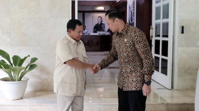 Menteri ATR/BPN Agus Harimurti Yudhoyono atau AHY saat menemui Menteri Pertahanan atau Menhan, Prabowo Subianto di Kementerian Pertahanan, Jakarta Pusat, Selasa (5/3/2024). [IG @agusyudhoyono]