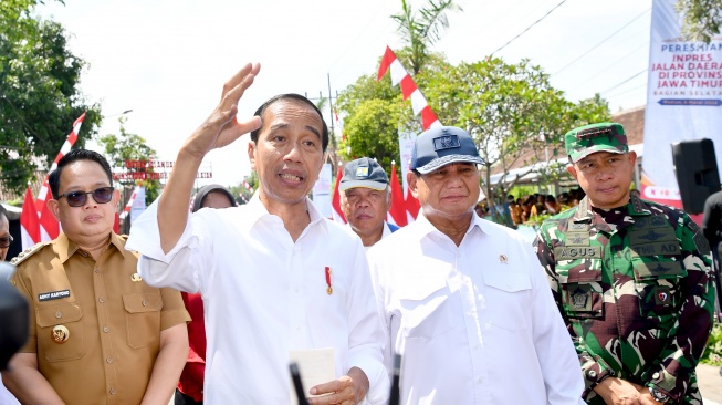 Presiden Joko Widodo atau Jokowi usai meresmikan pelaksanaan Inpres Jalan Daerah (IJD) di Kabupaten Madiun, Jawa Timur, Jumat, (8/3/2024). [Foto: Rusman - Biro Pers Sekretariat Presiden]