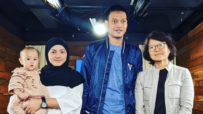 Kurnia Meiga dan mantan istri, Azizah Hermansyah (Instagram)