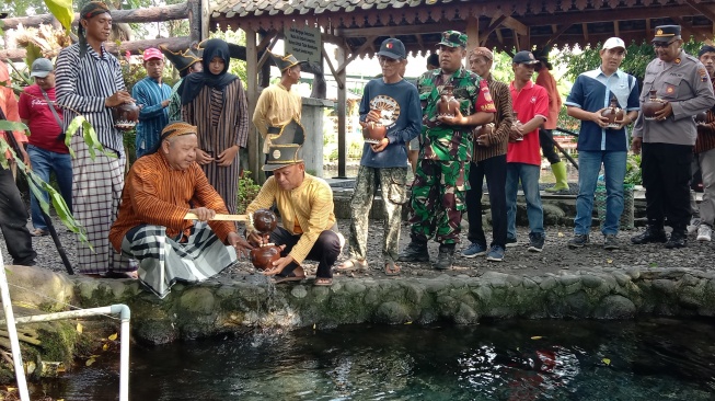 Tradisi Padusan di Desa Sidowayah Klaten, Warga Gelar Kirab Gunungan dan Ambil Air Suci di Umbul Kemanten