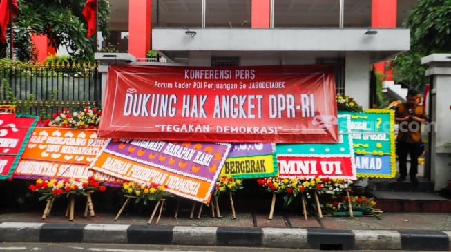 Dukung Hak Angket, Kantor PDI Perjuangan Dibanjiri Karangan Bunga