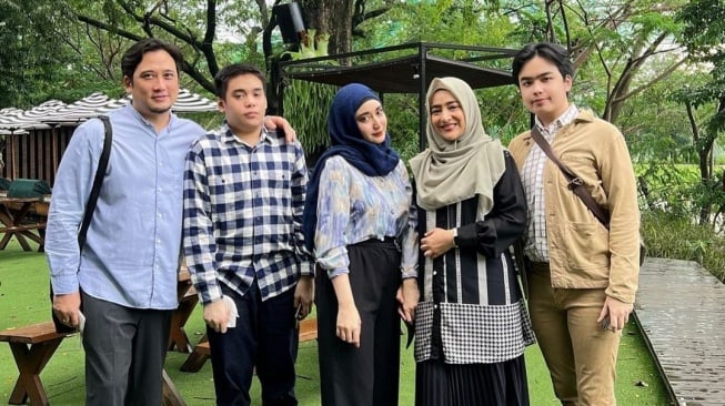 Pasangan Teuku Firmansyah dan Cindy Fatika Pasca Lebaran Pindah ke Kanada Demi Sekolah Anak