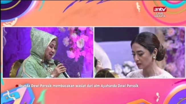 prosesi lamaran Dewi Perssik dan Rully (Instagram/@antv_official)