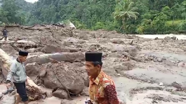 Satu Lagi Korban Longsor Pesisir Selatan Meninggal Dunia, 8 Orang Masih Dicari