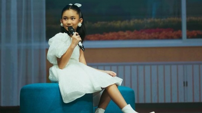 Tak Kalah Mewah Dari Sang Ibu, Ini 5 Koleksi Sepatu Branded Bilqis Anak Ayu Ting Ting