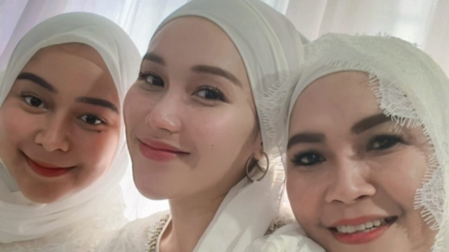 Outfit Ayu Ting Ting Gelar Pengajian (Instagram)