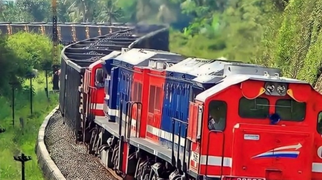 Layanan Kereta Api Sudah Berangsur Normal Pasca Robohnya Girder Jalan Layang Bantaian