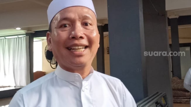 Ayah Ojak Klarifikasi Pengajian di Rumah Ayu Ting Ting