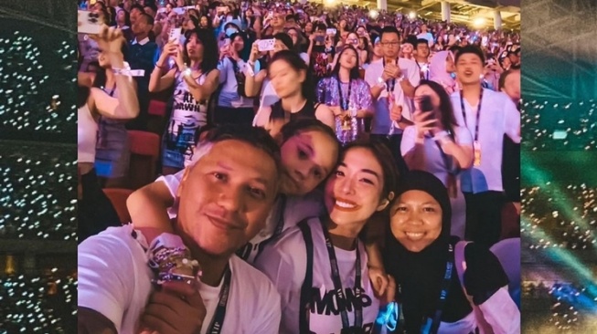 Potret Kompak Gading Marten, Gisella Anastasia dan Gempita Nora Marten Nonton Konser Taylor Swift di Singapura (Instagram/@gadiiing)