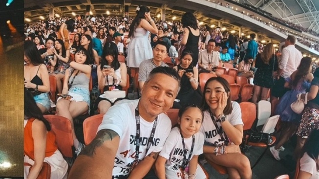 Potret Kompak Gading Marten, Gisella Anastasia dan Gempita Nora Marten Nonton Konser Taylor Swift di Singapura (Instagram/@gadiiing)