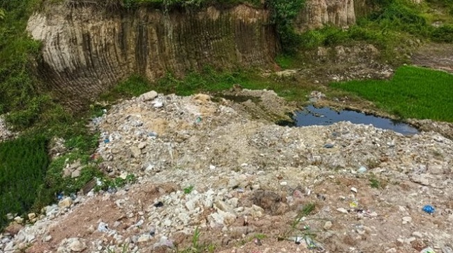 Tuai Protes, TPS Kampung Curug Bonteng Kragilan Disetop