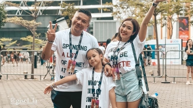 Potret Kompak Gading Marten, Gisella Anastasia dan Gempita Nora Marten Nonton Konser Taylor Swift di Singapura (Instagram/@gadiiing)