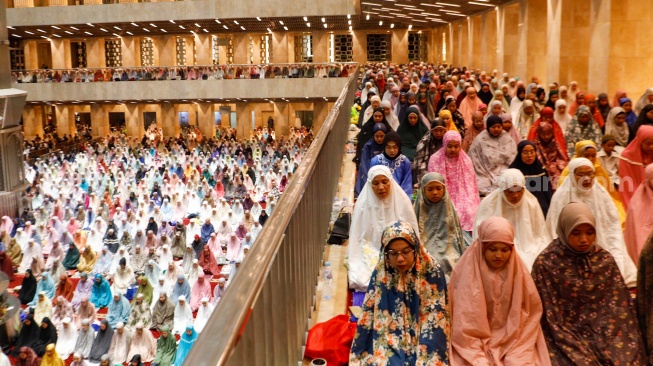 Tarawih Pertama, Ribuan Jemaah Padati Masjid Istiqlal