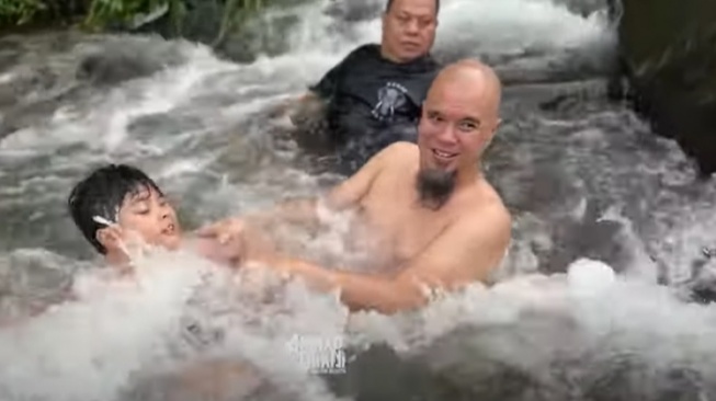 Ahmad Dhani Ritual Mandi di Sungai Sebelum Bulan Suci, Apakah Mandi Puasa Ramadhan Wajib atau Sunnah?