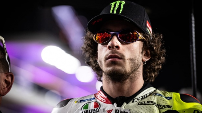 Marco Bezzecchi (nomor start 72) di MotoGP Qatar 2024 [Pertamina Enduro VR46 Racing Team]