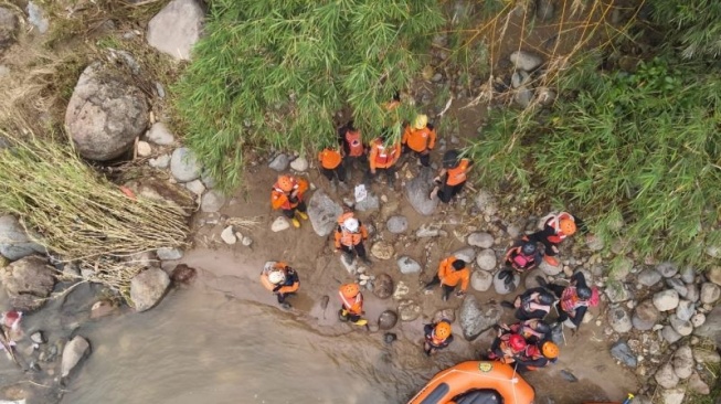 BNPB Teruskan Pencarian Korban Hilang Akibat Banjir di Pesisir Selatan