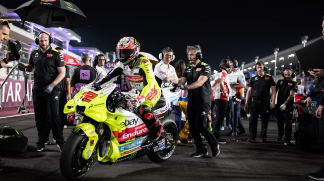 Marco Bezzecchi terus membereskan feeling dan performa tunggangannya di balap malam MotoGP Qatar 2024 [Pertamina Enduro VR46 Racing Team]