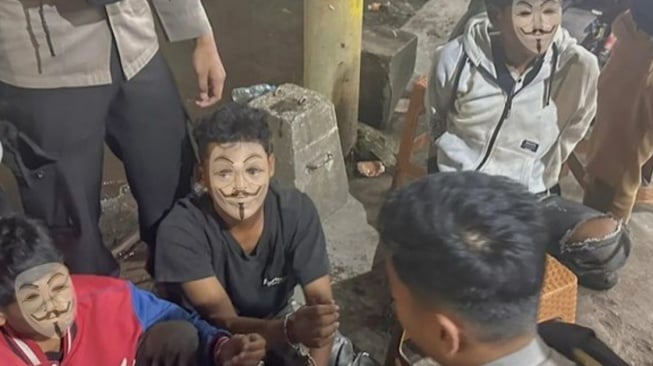 Nongkrong Sambil Bawa Sajam, Tiga Bocah Diamankan Polresta Pontianak