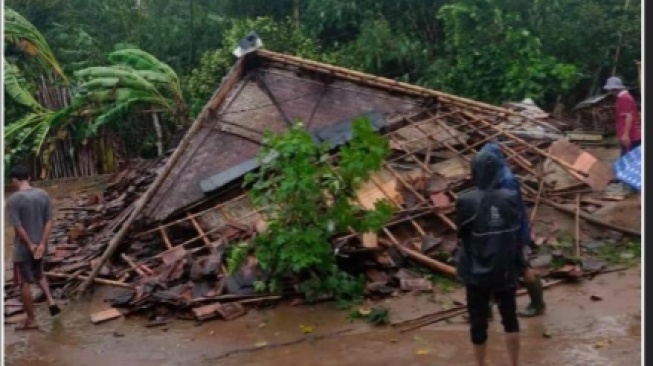 Belasan Rumah dan Masjid di Malimping Lebak Rusak Diterjang Hujan Disertai Angin Kencang