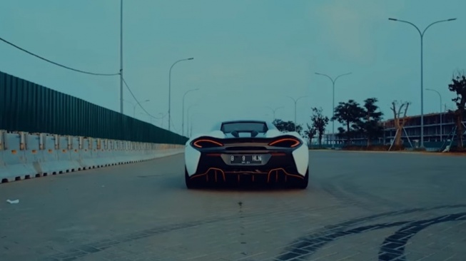 Mobil Mewah McLaren 570 Spider Milik Helena Lim. (Foto: Tangkapan Layar/YouTube)