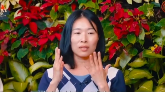 Amy BMJ, WNA asal Korea Selatan yang suaminya selingkuh dengan pedangdut Indonesia, Tisya Erni (YouTube/Curhat Bang Denny Sumargo)