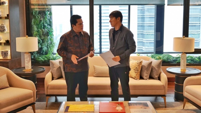 Ketua Umum PSSI Erick Thohir dan Pelatih Timnas Indonesia Shin Tae-yong bertemu membahas program tim nasional (Dok. PSSI)