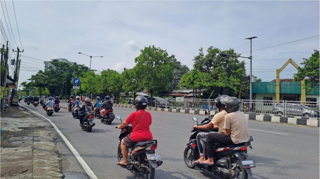 Jalur Cepat vs Jalur Lambat: Mengapa Motor Harus Berada di Jalur Lambat?