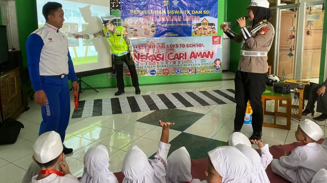 Mulai Siswa TK Sampai ASN, Tim Safety Riding Promotion WMS Berikan Edukasi