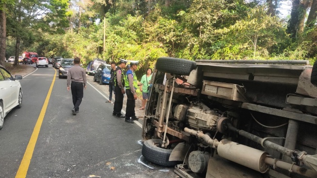 Bus Penumpang Terbalik di Simalungun, 10 Orang Luka-luka