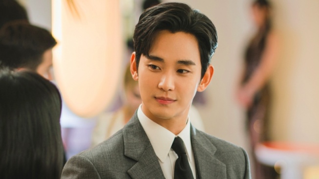 Improvisasinya Keren, Adegan Mabuk Kim Soo Hyun Ternyata Nyontek Kim Ji Won