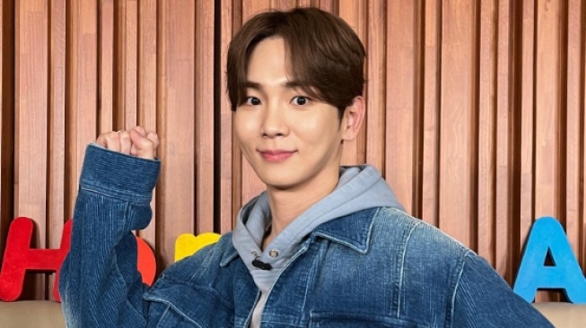 Kacau dan Kocak, Key SHINee Kemah Sendirian di Teaser Video I Live Alone