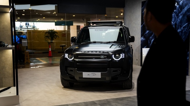 Land Rover Defender 130 Outbound adalah produk terbaru yang ditawarkan Land Rover Indonesia [Inchcape Indonesia, PT JLM Auto Indonesia].