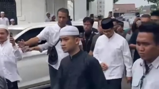 Capres Pertama yang Datang Rumah Duka Habib Hasan, Kehadiran Anies Curi Perhatian