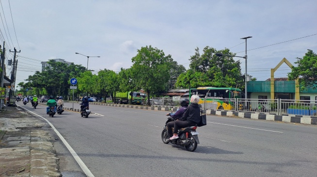 Pemotor yang melintas di jalur lambat (Dok. Astra Motor Yogyakarta)