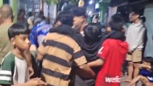 Sempoyongan Saat Bangunkan Sahur, 3 Bocah di Surabaya Diduga Dicekoki Miras