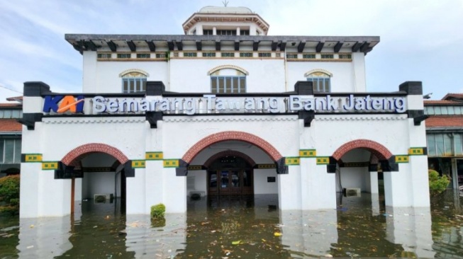 Ini Penampakan Stasiun Tawang Semarang Saat Terendam Banjir, Aktivitas Perkeretaapian Lumpuh